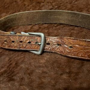 Detailed leather belt